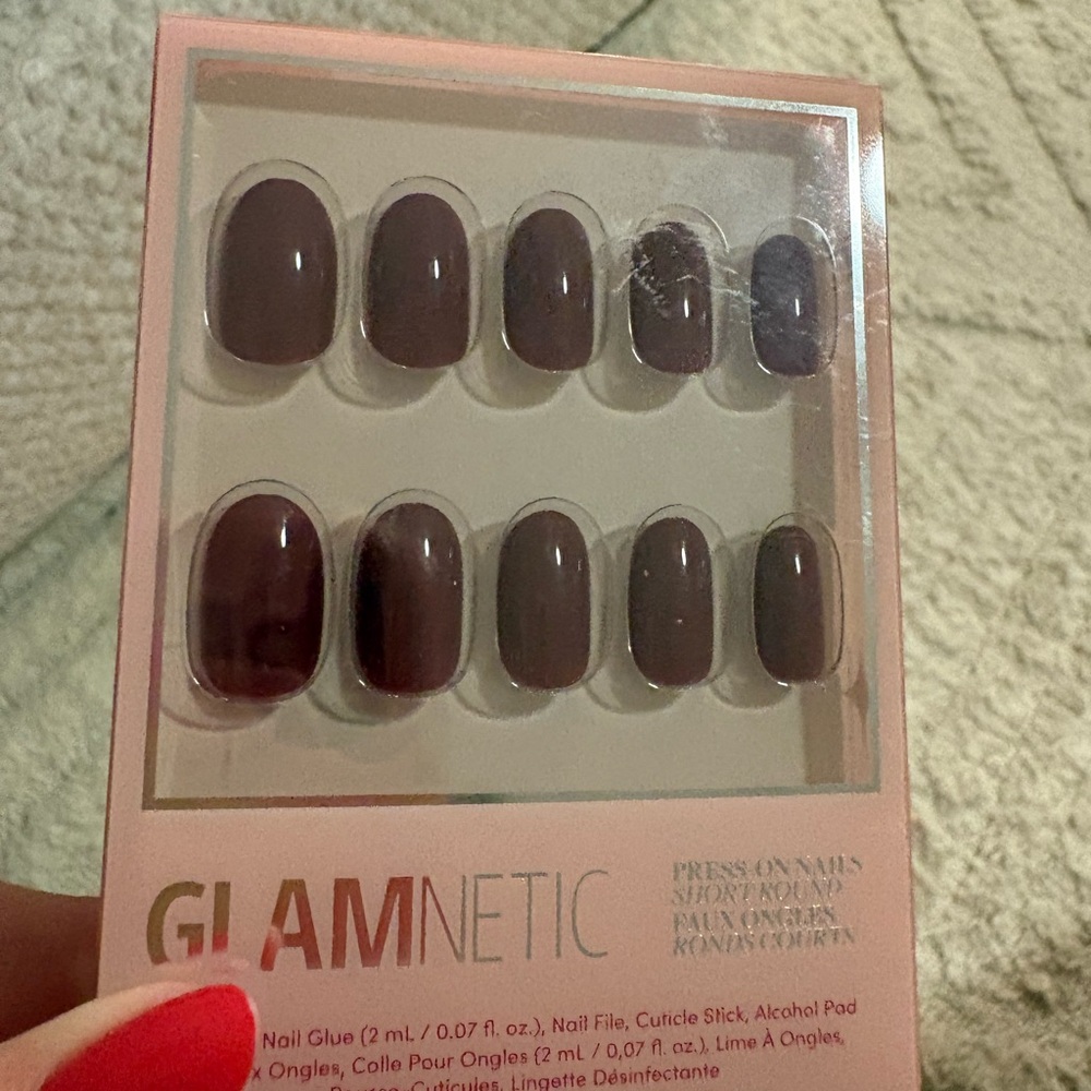 Glamnetic berry maroon short round Press-On Nails